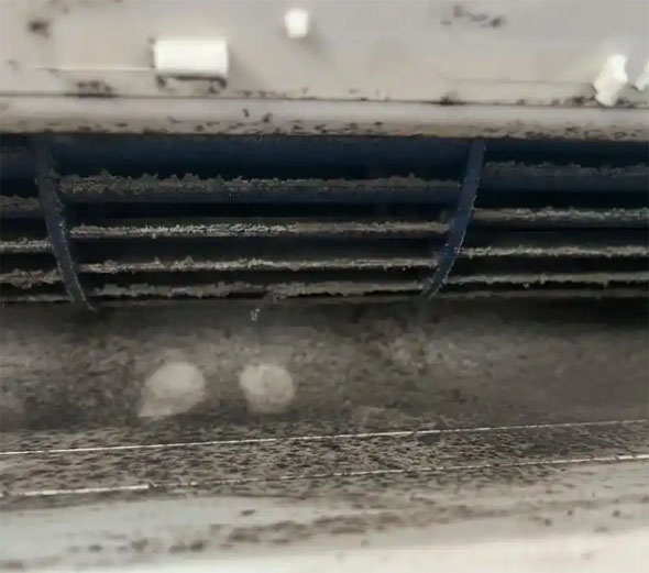 昭化空调吹的风有股烧焦味是怎么回事